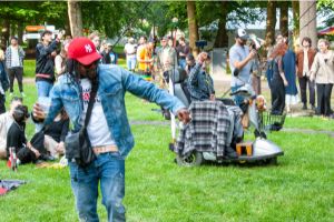 publiek_houtnacht-2022_archie-backx_2_300x200